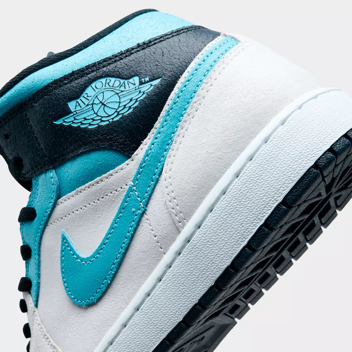 AIR JORDAN 1 MID SE Size 9