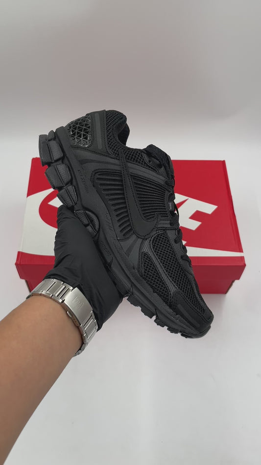 NIKE ZOOM VOMERO 5